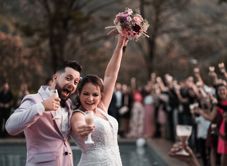 Items to Consider While Hiring a Married Relationship Entertainment Assistance